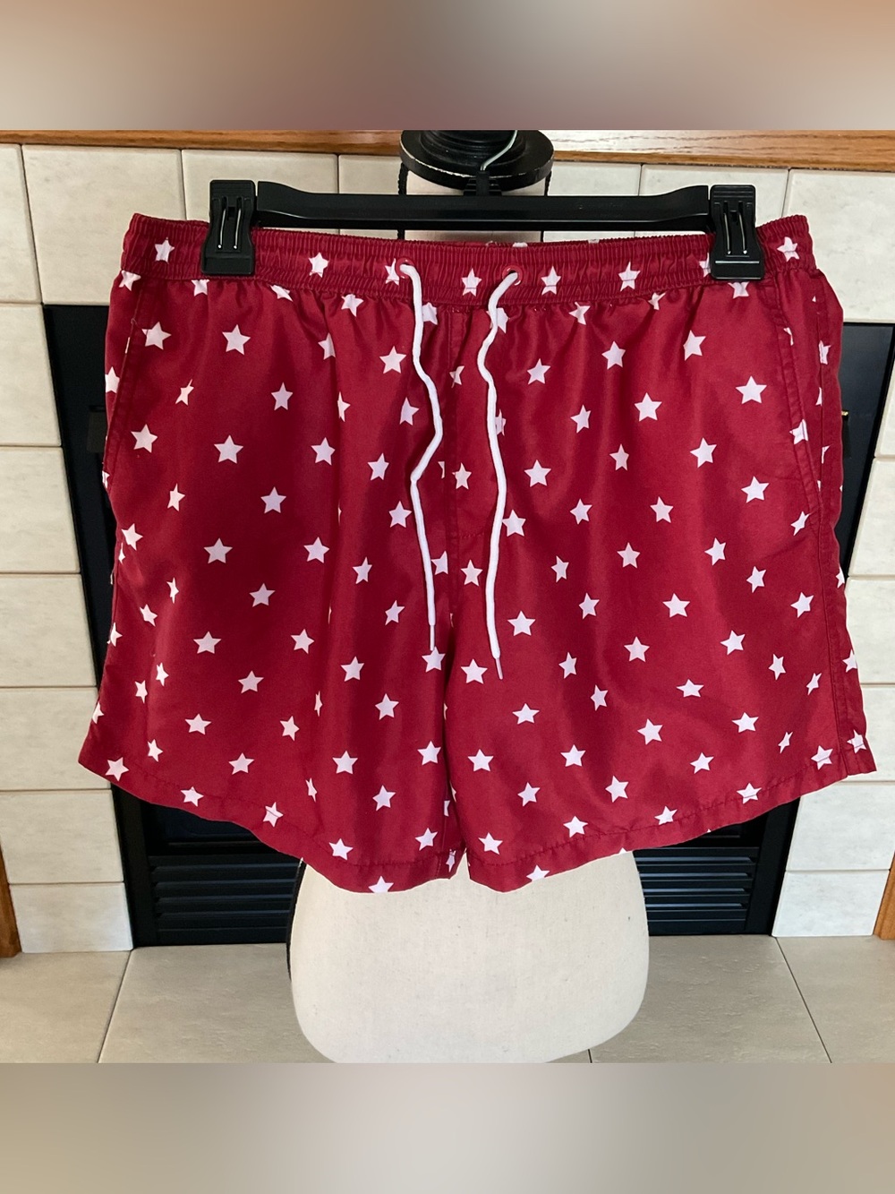 Brave Soul Deep Red Star Print Swim Trunks, Boys Sz M